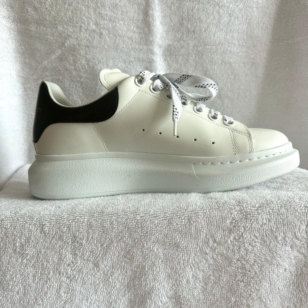 Men's Oversized Sneaker in White/black with Striped Limited Edition Laces - 40.5
